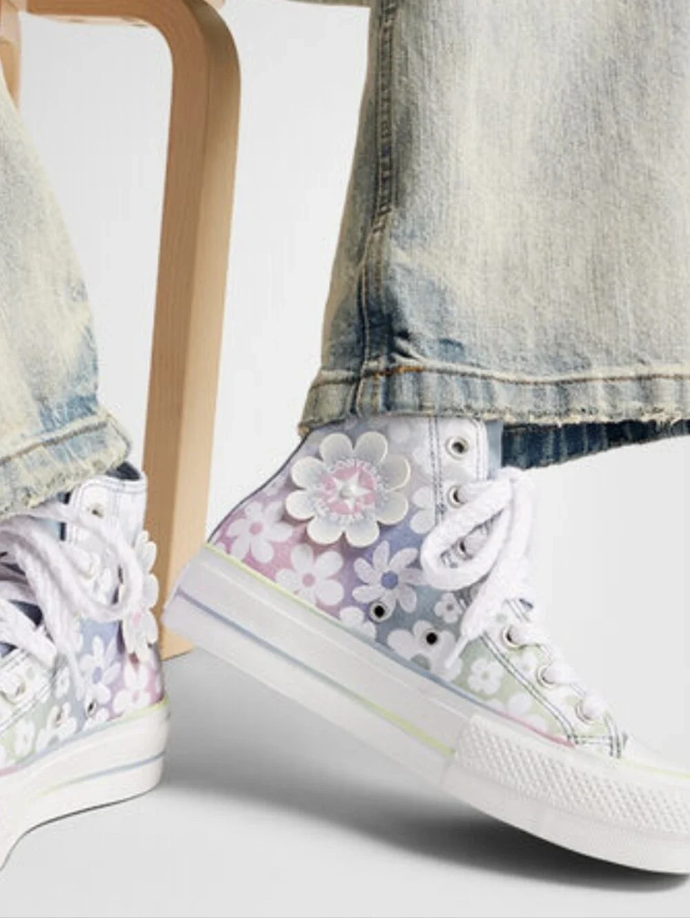 Converse Chuck Taylor All Star Lift Sneakers In Gradient Flowers Fairycore Sz 8 - Picture 1 of 9